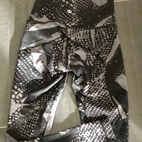 Lululemon sz 4 leggings - Picture 3 of 7